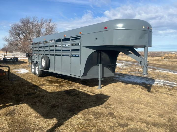 Gooseneck stock trailer